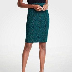 EMBROIDERED LACE PENCIL SKIRT IN GREEN EDEN